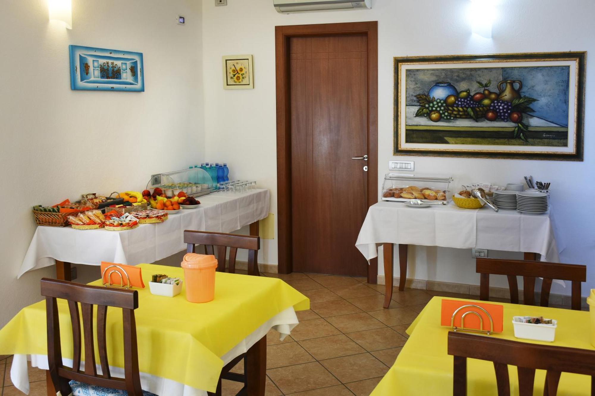 Hotel Il Girasole Villasimius Buitenkant foto